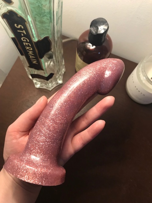 erotic-nonfiction:  erotic-nonfiction:Trying to decide what color glittery dildo to buy on Etsy instead of doing actual work is my Monday mood. Update: I went with a nice, subtle “dusty pink” glitter  It came!!