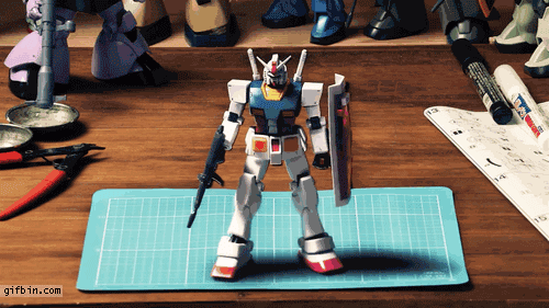 ghostymcspooky: gundamflexing: Gunpla optical illusion!  the fuck 