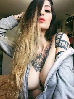 pussyconnoisseur6996:  Sexy & Tatted