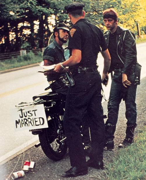 cesoirvert:lgbt-history-archive:“JUST MARRIED,” Fernando, seated, and his husband, both members of L