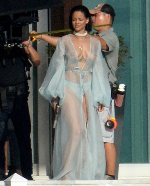 nudecelebsblog:  Rihanna Topless