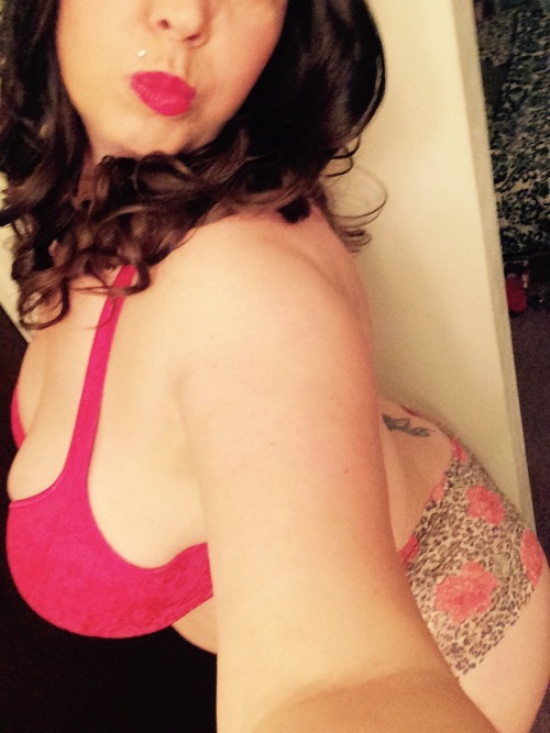 divathickness:  Today is a booty shorts day 💋 Enjoy my sexies.. Muah 💋