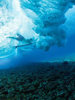 highenoughtoseethesea:  Parker Coffin, Tahiti Photo: Zak Noyle