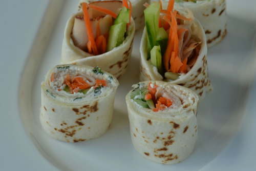 tango-mango:  I spied this fabulous appetizer on Ree Drummond’s The Pioneer Woman website the other day and decided to give it a try. These little “Prairie sushi” instantly became a new favorite food in this house. We were gobbling them down while