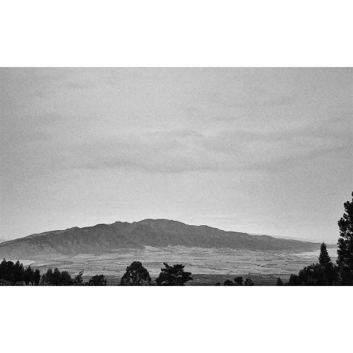 The rain has ended and we have a clear view of Lanai'i, the West Maui Mountains and Moloka'i. #maui 