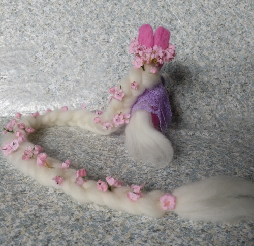 mintyliciousbjd: sbslink: mintyliciousbjd: Some go wild over hair extensions, but this princess pony