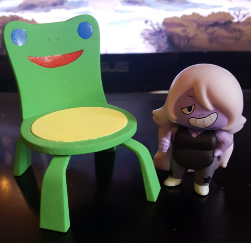 Look At This Cute Froggy Chair My Sis Made! 