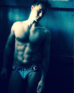 underlads: The hottest guys in their underwear