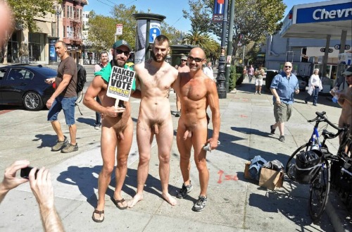 timetobeanakedbloke:  Live without clothes. Be nude, be free.