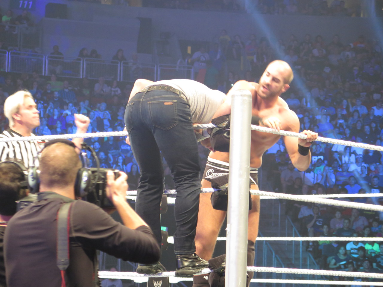  Dean Ambrose v Cesaro—12 August SmackDown taping—Part 2 