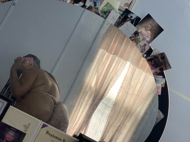 XXX lyonqueen:Got A Fat Ass👋🏽👋🏽 photo