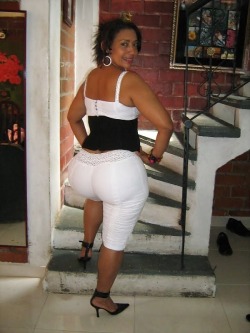 Pearhub:  More Like This: #Milf #Latina #Tight Pants #Heels #Booty