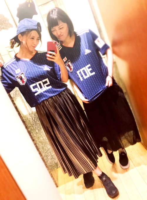 real-life-senshi:Those two are at it again with their soccer jersey!  lolWhile I didn’t fully unders
