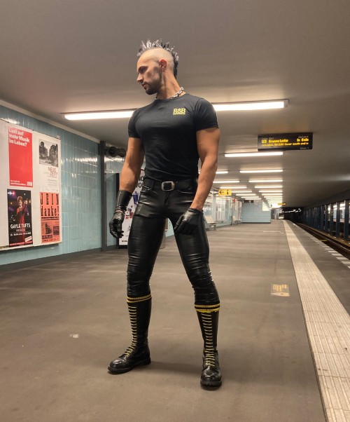 punkerskinhead:hot looking punk in leather pants and boots