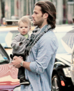 sunuvabitch:  May 4 | Padalecki family on Madison Avenue in NYC 
