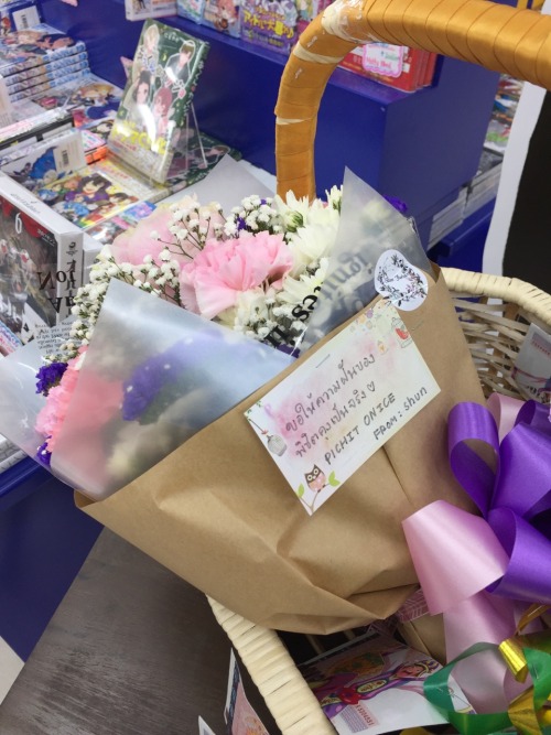 Animate Bangkok today. A lovely flower bouquet to Pichit kun.“Wish your dream comes true Pic