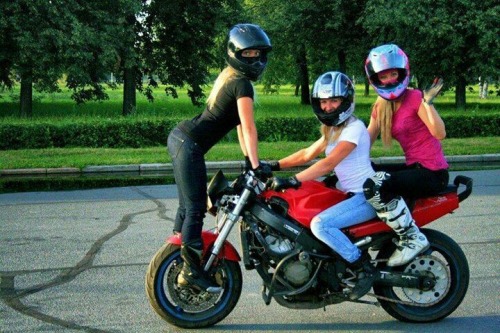 kimy34:  Girls biker 🎀💅💋💪🔨🔧🚥🚧🏆👠👜👍