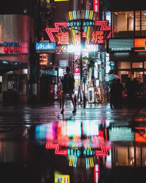 omigraphy:  Neon reflections More on Twitter | Instagram