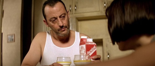 Porn photo cine-doll:  Milk obsession in Leon the professional