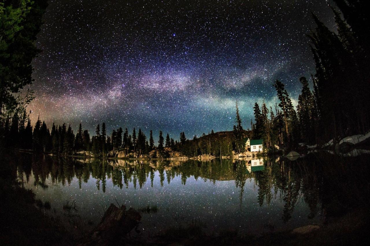 gravitationalbeauty:  just—space:  Milky Way over Mosquito Lakes in the Sierra