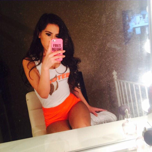 superfructose: The hottest hooters girls … follow for more —&gt; superfructo