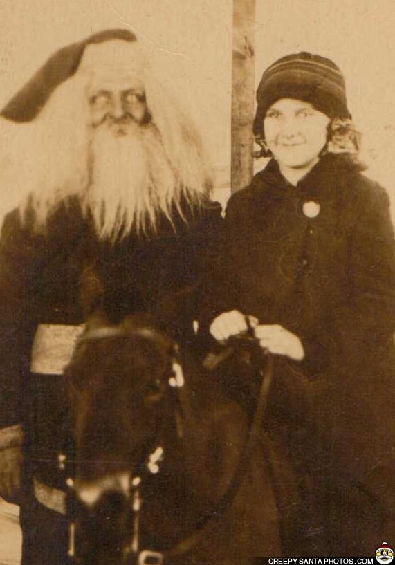 horroroftruant:  These CreepySanta Photos Are Ho-Ho-Horrifying  Nearly everyone has