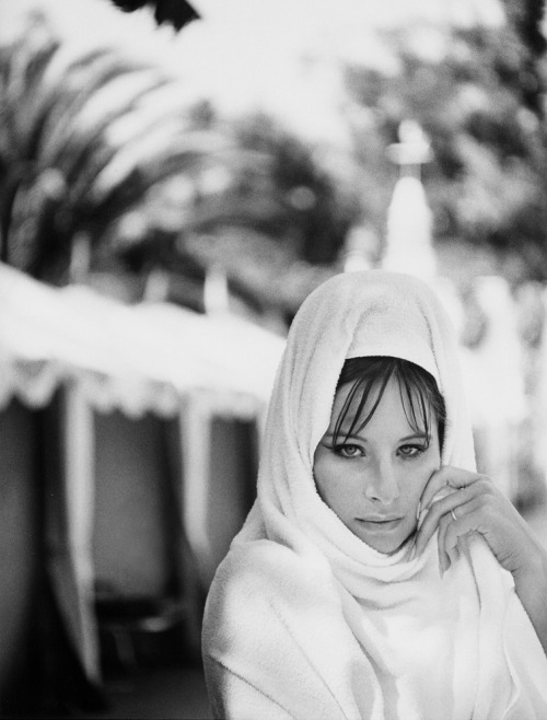 twixnmix:Barbra Streisand and Elliott Gould during their honeymoon at the Beverly Hills Hotel, Septe