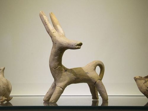 ancientgoatart:Wild-goat ritual vessel, clay. Porti (Messara [Crete]), perhaps 2500-2000 BC. Archaeo