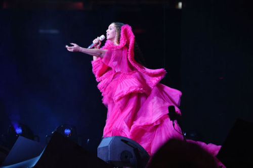 samosaofpassion:Beyoncé at the Global Citizen Festival, December 2, 2018Deepika Padukone at Cannes F
