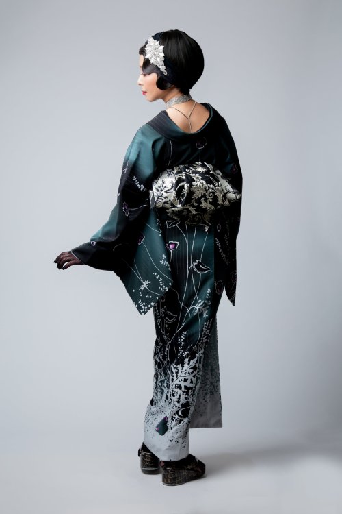 Elegant kimono outfit by Roccoya, featuring a beautiful night garden kimono paired with Moga/flapper