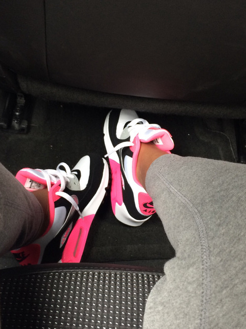 bbyygiiirll:  madamflacko:  nikes-mami:  💖🌺💘🌸  Hood’s Babygal   $$