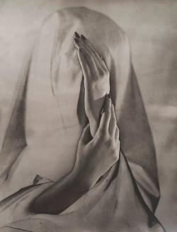 bremser:Erwin Blumenfeld, Hands, Paris, 1937