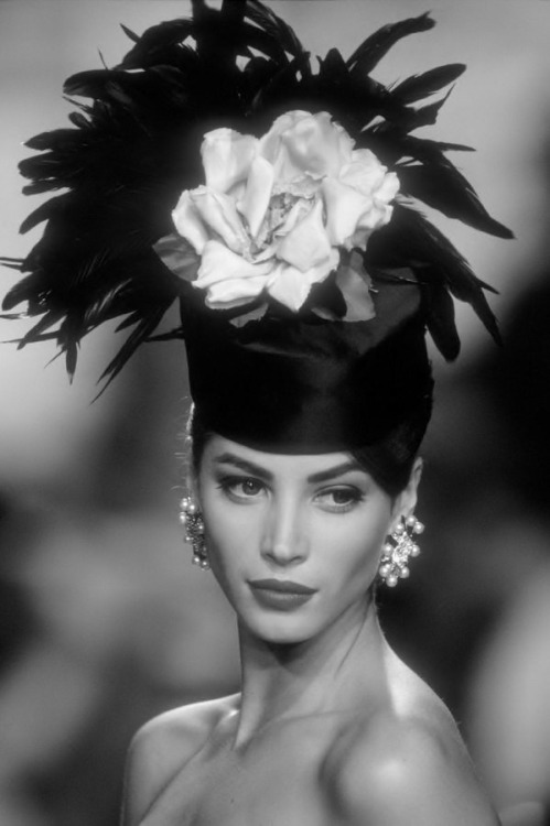 mepenelope:  Christy Turlington for Valentino fw 1991/1992. 