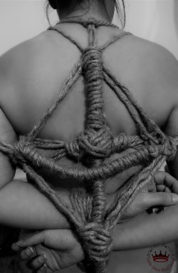 scentofslave:  blackmasteradultblog:  ROPE