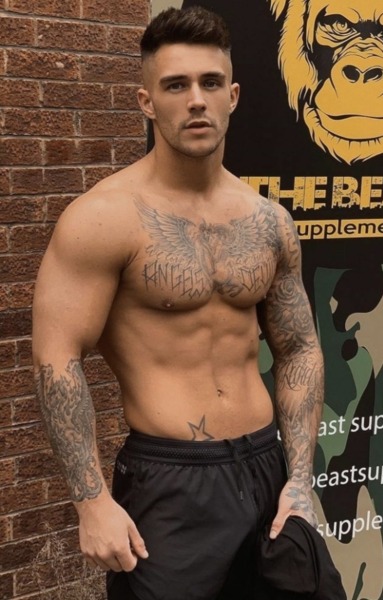 Sex shudhxjs:Love tattoos and muscles…this pictures