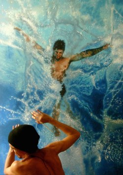 worldpaintings:  A breathtaking dive into the blue Gustavo Silva Nuñez is an artist based in Valencia, Venezuela. He creates incredibly lifelike paintings of people swimming in water that appear three-dimensional due to a particular use of light and