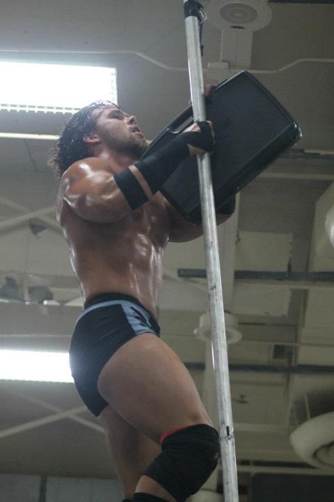 stephluvzrasslin:  Brad Maddox..so sexy.