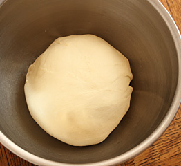 starsintheskysandsontheshore:  kitkat30:  this bread tiny yeast  RISE 