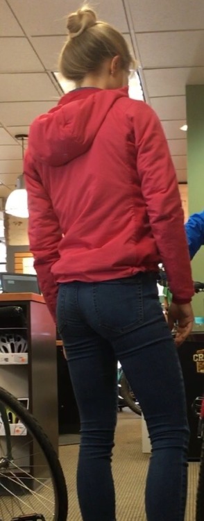 school-voyeur: Round 1 of ass from collection