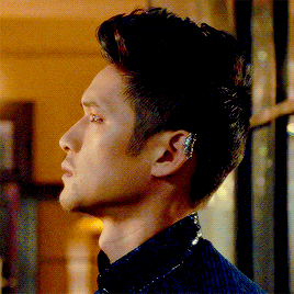 barrnes:

♡

Magnus holding his breath when Alec says “I love you”. ♡ 
