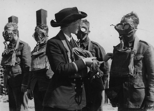 A WRNS instructor drills recruits with gas masks (Britain, WW1).