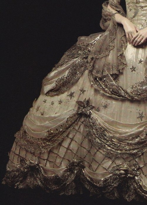 artistoescapefromnormality: Dress María Cristina de Borbón Marie Antoinette  (wed