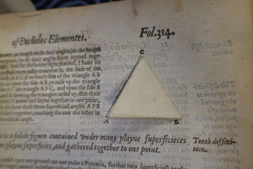 illinoisrbml:When we think of 3D technology, we don’t often think of thesixteenth century book