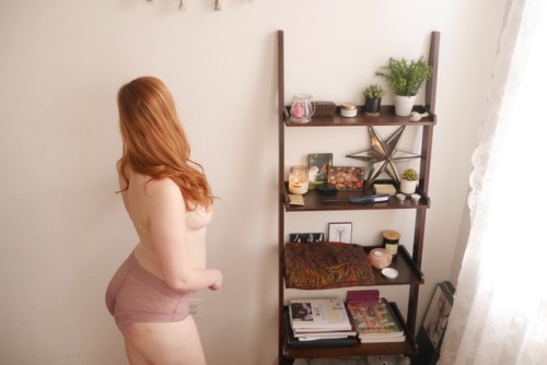 erotic-nonfiction:  A girl and her shelf