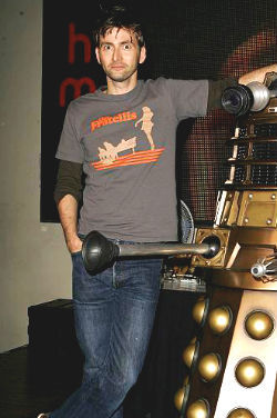 notgingerandalittlebitfoxy:  David Tennant being a dork in t-shirts  for moltobenebananas 