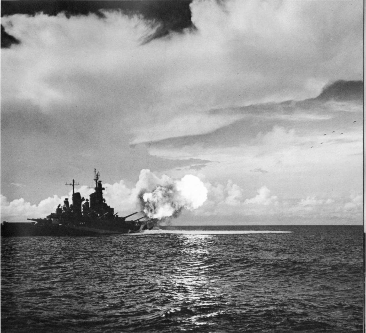 hairyandhandsome:  Flying Projectiles Off The Battleship USS Missouri 