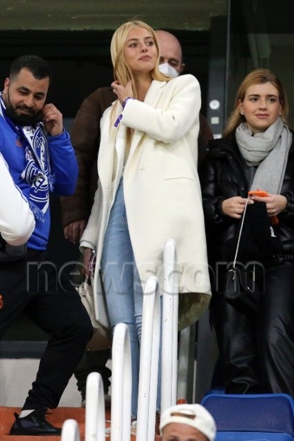 Mishel Gerzig with fans at the Santiago Bernabeu during the match against FC Barcelona :) #tbt