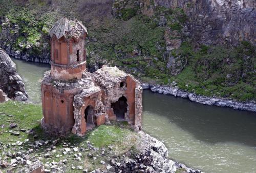 byzantienne: ceruleancynic: archatlas: The Ancient Ghost City of Ani Situated on the eastern border 