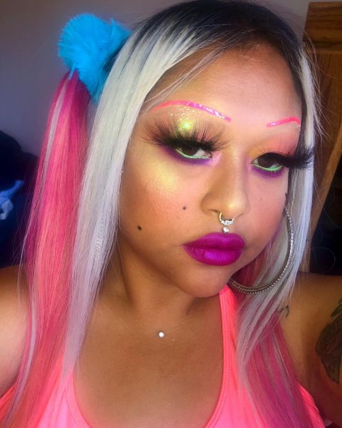 felt like some sorta disco Barbie, living the neon life💝👱🏽‍♀️⚡️
@colourpopcosmetics eyeshadows and crème gel liners for brows & lash line, fresher than U body glitter for bling💖
@blackmooncosmetics glow worm moonlighter & Genie liquid lip (at...