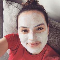 daisyridleyupdated:    daisyridley At 15 I was diagnosed with endometriosis. One laparoscopy, many consultations and 8 years down the line, pain was back (more mild this time!) and my skin was THE WORST. I’ve tried everything: products, antibiotics,